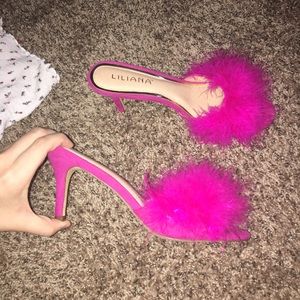 Liliana feathered heels opened toe